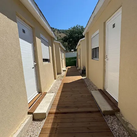Favela Jale Bed & Breakfast